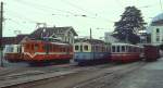 Leider nur bei nicht optimalen Lichverh�ltnissen war diese Aufnahme des Bahnhofsvorplatzes von Aigle im Mai 1980 m�glich: Von links nach rechts BDeh 2/4 202 der AL, ABDe 4/4 3 und der weitgehend im