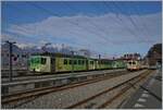 In Aigle wartet der TPC ASD BDe 4/4 403 mit Bt (ex BLT) und einem weitern BDe 4/4 auf die nächste Fahrt nach Les Diablerets, während im Hintergrund der letzte noch in A-L Farben gehaltene