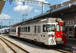 Der tpf - La Gruy�re Meterspurtriebwagen BDe 4/4 – 142 „Semsales“ mit dem Steuerwagen Bt 252 stehen am 28.05.2012 im Bahnhof Bulle zur Abfahrt nach Broc bereit.
