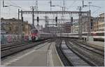 Der Z 31527 (Coradia Polyvalent régional tricourant) erreicht von Evian les Bains kommend Genève und wird nach einem kurzen Aufenthalt nach Coppet weiterfahren.