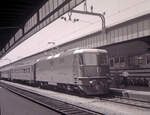 BoBo-Lokomotiven: Hier steht die Prototyp-Lok 11204 (sp�ter auf 11104 umnumeriert) in Gen�ve, 13.Juli 1965. Sie tr�gt noch keinen weissen Streifen an der Kasten-Unterh�lfte.   