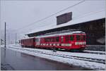 Der MIB BDe 4/4 11 und ein Zentralbahn Dienstwagen (ex Gepäckwagen) stehen in Innertkichen.