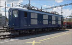 150 Jahre Emmentalbahn.

Re 4/4 I 10009 ist inzwischen sauber aufgearbeitet und bekam den originalen blauen Anstrich vom Verein Pacific 01 202 spendiert. Das macht definitiv was her und man wundert sich, warum in der Schweiz die Schnellzugloks sp�ter doch in tannengr�n lackiert wurden. Konolfingen, Mai 2025.