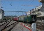 Einmal mehr bot das  Gleis 2  in Lausanne eine freudige Überraschung, wenn auch kaum Zeit bleib, diese fotografisch gebührend festzuhalten: die BLS Ae 4/4 251 mit eine SBB WR und einem BLS