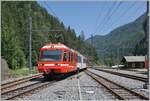 Ein TMR BDeh 4/8 erreicht von Martigny kommend den Grenzbahnhof Le Châtelard Frontière.
