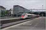 Ein SBB RABe 501  Giruno  verlässt Luzern.