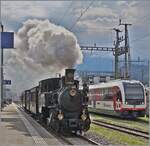 Lokwechsel! Und schon dampft die kleine HG 3/3 1068 der BDB (Brünig Dampf Bahn) mit einer prächtigen Rauchfahne dem Brünig entgegen. 

23. August 2025

