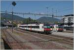 In Moutier wartet ein SBB RBDe 560 Domino mit TransN Anschriften auf die Abfahrt nach Solothurn.