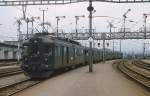 Unter der alten Signalbr�cke hindurch verl�sst der BDe 4/4 1651 im Fr�hjahr 1979 den Bahnhof Romanshorn in Richtung Rohrschach