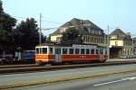 Be 4/4 86 der SNB (Solothurn Niederbipp Bahn) wartet im Juli 1983 vor dem Bahnhofsgeb�ude von Solothurn auf Fahrg�ste.