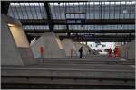 Zürich HB einmal anders - Ganz leer! Einmal pro Stunde für einen ganz kurzen Moment sind alle Züge ausgefahren, aber noch keine neuen Züge eingefahren.