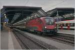 Die ÖBB 1116 220 stellt in Zürich den  Transalpin  19793 nach Graz bereit.