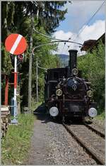 Die Blonay Chamby G 3/3 N° 6 beim Einfahrsignal in Chaulin.