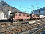 BLS Re 4/4 174 - 176 ab 1972; die BLS Re 4/4 174  Frutigne  und eine weitere sind verlsssen mit einem Güterzug Brig in Richtung Spiez.