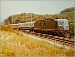 Die SBB Re 6/6 11645  Colombier  ist mit dem IC 20383  Barbarossa  auf dem Weg in den S�den und infolge einer Betriebsst�rung auf der Stammstrecke via Freiamt unterwegs und erreicht hier die Abzweigstation Gruemet, wo die Heitersberglinie auf die Strecke von Baden Oberstadt trifft. 

Analogbild vom 16. Juli 1982
