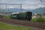 Zum Fest 150 Jahre Nationalbahn durfte Bm 4/4 II 18451 nach einer kleinen Ewigkeit von 10 Jahren endlich wieder an die frische Luft und wurde von Ae 3/5 10217 an ihren fr�heren Einsatzort nach Etzwilen gebracht. Hier am Beginn der Reise in Dulliken, April 2025.