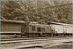 Die BLS Ce 4/4 315 rangiert in Bern Weissenbühl.