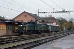 SBB HISTORIC: Extrazug mit der Ce6/8 lll 14305 und dem AS 2802 bei der Einfahrt in den Bahnhof Kirchberg Alchenfl�h am 15.
