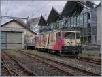 Aus dem CFZe 4/4 28, späten BDe 4/4 28 und in der folge zum De 4/4 28 mutierten MOB Triebwagen ist wieder der BDe 4/4 28 geworden und nun steht der hundertjährige Triebwagen hinter der MOB GDe 4/4 6006 in Vevey. 

3. Dez. 2024