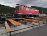 Grosses BoBo-Treffen in Balsthal - die Teilnehmerinnen:

Ge 4/4 613 'Domat/Ems' der RhB ist mechanisch und vom Design die Schmalspurvariante der Universallok und reiste per Rollschemel zum Jubil�um nach Balsthal, blieb aber bei der Parade zu Tisch. September 2024.
