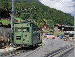 Die eher wenig attraktive Rückseite der WAB He 2/2 56. Das die He 2/2 ihr Züge Bergwärts immer schob, ist diese Ansicht eher weniger oft zu sehen. 
Das Bild entstand in Lauterbrunnen. 

23. Juli 2024
