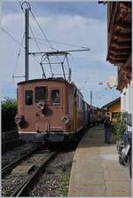 Die BOB HGe 3/3 29 der Blonay-Chamby Bahn ist in Chamby angekommem und wird in Kürze nahc Chaulin fahren.