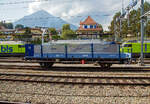 Die selbstfahrenden Hubarbeitsbühnen XTm 99 85 9285 006-4 CH-ELTE der elbatech AG, abgestellt am 09.09.2021 im Bahnhof Spiez.