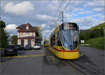 Birsigtalbahn.

BLT Tango Be 4/10 165 im els�ssischen Leymen, dahinter wartet schon der Gegenzug nach Rodersdorf mit Be 4/10 178. Der geforderte Eisenbahnanschluss wurde hier erstellt. Heute vorhanden ist das sch�ne und grosse Empfangsgeb�ude sowie eine Ausweichstelle mit zwei Bahnsteigen. Mai 2024.