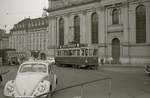 Die ehemalige Tramlinie 1 in Bern: Wagen 147 neben der Heiliggeistkirche am Bahnhof.