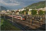 Ein RegioAlps Domino nach Brig erreicht Sierre.