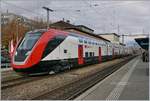 Der Vierteilige SBB RABe 502 405 ((UIC 94 85 0 502 405-9 CH-SBB) absolviert Testfahrten zwischen Sion und Martigny und wartet nun in Sion auf die nächste Fahrt nach Martigny.
