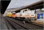 Die Sersa Group Am 843 151 TRUDY (UIC 98 85 5843 151-2 CH-SERSA wartet in Vevey mit einem Gleisbauzug auf die Weiterfahrt.