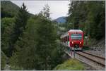 Ein TMR  NINA  erreicht als Regionalzug 26169 von Orsière nach Sembrancher in Kürze sein Ziel.