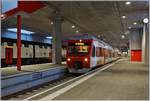 Im vor kurzem neu angelegten Bahnhof Le Châble wartet der RegionAlps RABe 525 041 auf die Abfahrt nach Martigny.