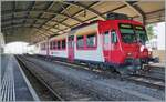 Der neusten  Schülerzugs  im Vallée de Joux: Ein SBB (!) Domino in Travys Farbgebung bestehend aus dem RBDe 560 384-0 (RBDe 560 DO 94 85 7560 384-0 CH-SBB), dem B NPZ DO 50 85 29-43 384-1