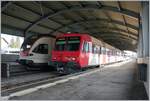 Der neuste  Schülerzug  im Vallée de Joux: Ein SBB (!) Domino in Travys Farbgebung besteht aus dem RBDe 560 384-0 (RBDe 560 DO 94 85 7560 384-0 CH-SBB), dem B NPZ DO 50 85 29-43 384-1 CH-SBB und dem ABt NPZ DO 50 85 39-43 984-6 CH-SBB. Der Domino ist als Regionalzug 7914 soeben von Vallorbe (ab 7:21) in Le Brassus (an 8:01) eingetroffen und wird am Nachmittag (ab 16:02) als Regionalzug 7961 nach Vallorbe zurück fahren. 
Im Hintergrund ein SBB Flirt auf der auf die baldige Rückfahrt nach Aigle wartet.

15. August 2022