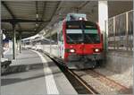 Seit dem Fahrplanwechsel verkehren Domino-Züge im Halb-Stunden Takt als S 40 und S 41 von Fribourg nach Lausanne und zurück. Meistens kommen SBB Dominos zum Einsatz, aber einige Kurse werden mit TPF Domino Zügen geführt, wie hier die S41 24531 nach Fribourg, welche in Lausanne auf die Abfahrt auf Gleis 70 wartet.

2. Januar 2025