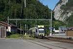 Der BLS RABe 535 111  Lötschberger  verlässt Wimmis in Richtung Zweisimmen.