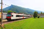 Der moderne Pendelzug mit 560 202 an der Spitze erreicht Balsthal auf der Oensingen-Balsthal-Bahn.