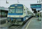 Ein ungschickt überbelichtetes Bild eines damals noch im  BLS -Blau gehaltenen RBDe 565 734 beim Halt in Konolfingen.
