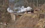 01 202 und 01 1066 auf der Ch�rstelenbachbr�cke bei ihrer Gotthardabschiedsfahrt.