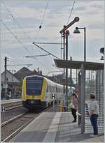 Zu Ollis Bild  Mit dem Diesel-IC durch die Schweiz...  und dies an herrlichen Formsignalen vorbei.
In Neunkich dieselt der DB 612 067 und 127 in Richtung Schaffhausen vorbei. 

6. Sept. 2022 
