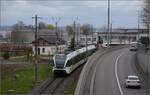 Dieser Tage streiken mal nicht Fahrzeuge, Weichen oder Signale im großen Kanton, sondern die Mitarbeiter.

Auf der Seelinie fährt munter RABe 526 789 der Thurbo die Seelinie entlang als S1 nach Wil, direkt vorbei am  Stillstandsmanagement .  März 2023.