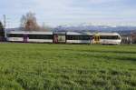 Von Konstanz kommend fährt am 14.04.2013 die Regionalbahn 25878 bei Guntershausen den Seerücken hinunter Richtung Zielbahnhof Weinfelden.