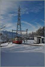 Der trotz bestem Wintersportwetter solo fahrende CEV BDeh 2/4 75 erreicht auf seiner Fahrt als Regioanlzug 1383, von Blonay (622 m�M) nach Les Pleiades (1348 m�M) unterwegs, den Halt Fayaux 970 m�M).
