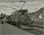 50 Jahre Blonay Chamby - MEGA BERNINA FESTIVAL: Das Bernina Krokodil Ge 4/4 182 wartet als Gastlok bei der Blonay-Chamby Bahn in Blonay auf die Abfahrt nach Chaulin.
