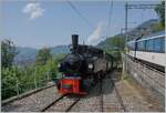 Durch die geringe Grösse des Bahnhofs Chamby und des Betriebsgeschehen ein eher seltenes Ereignis: Paralleleinfahrt des MOB GoldenPass Panoramic 2221 und dem Blonay-Chamby Dampfzug mit der SEG G