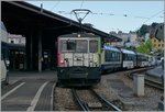 Als Nachtrag zur Fotoserie  40 Jahre Panoramawagen  zeigt dieses Bild gleich hinter der Lok ein farblichen in den Urspungzustand versetzter MOB Panoramwagen im GoldenPass Panoramic 2112 kurz vor der