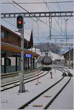 Nur zwei MOB Alpina Be 4/4 / ABe 4/4 (Serie 9000) ohne Zwischenwagen bilden den Regionalzug 2209 von Zweisimmen nach Montreux, der Montbovon verl�sst.