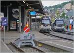 Während der MOB  Alpina  Be 4/4 9203 mit seinem Panoramic Zug auf die Abfahrt nach Zweisimmen wartet, steht ein CEV MVR ABeh 2/6 7506 (und ein weiterer) als Regionalzug nach Montbovon in